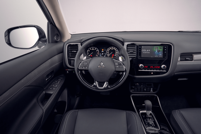Hệ thống giải trí trên Mitsubishi Outlander