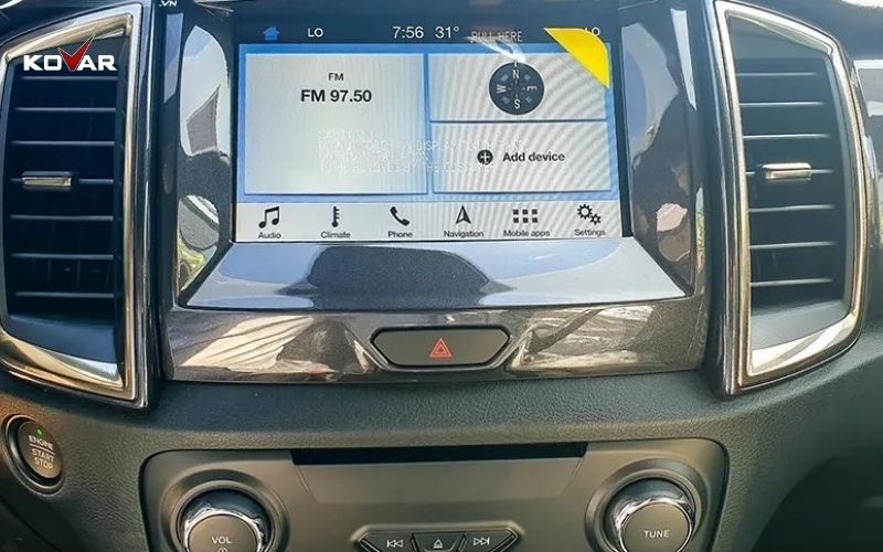 man-hinh-zin-ford-everest