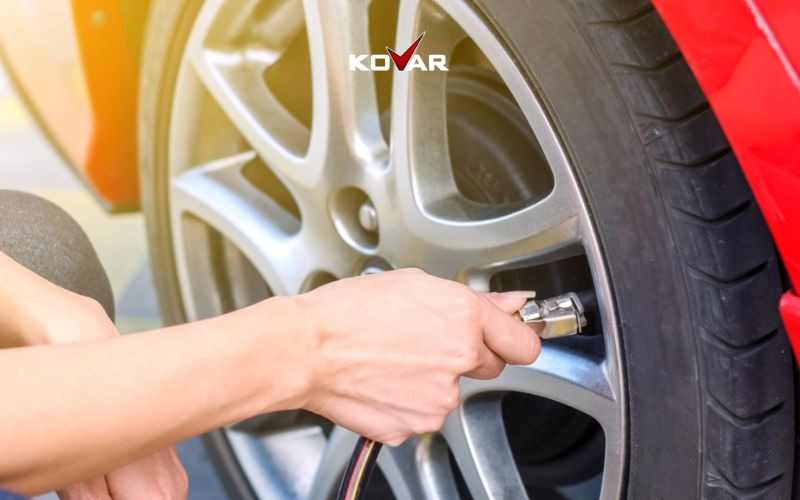 kiem-tra-lop-xe-truoc-khi-buoc-len-o-to