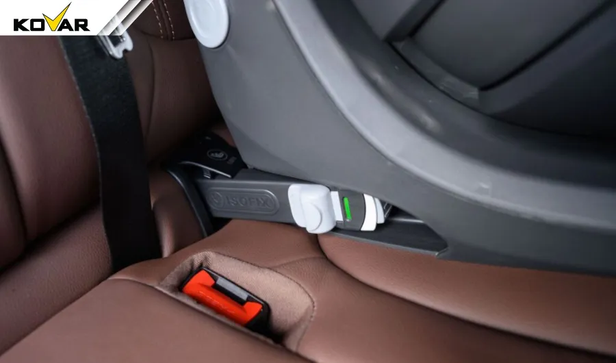 Lắp ghế trẻ em bằng chốt ISOFIX
