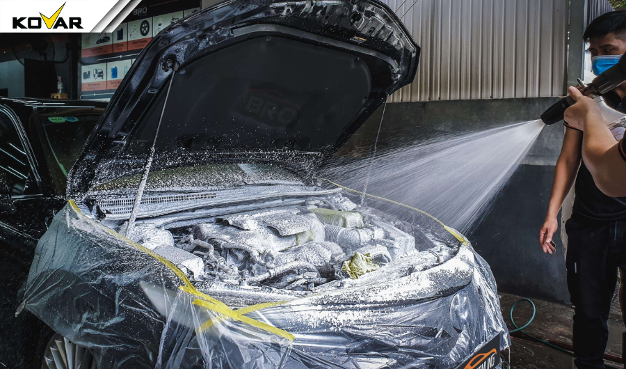 Phun dung dịch vệ sinh khoang máy chuyên dụng